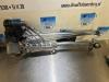 Mecanismo y motor de limpiaparabrisas de un Ford Fiesta 6 (JA8) 1.0 EcoBoost 12V 100 2014