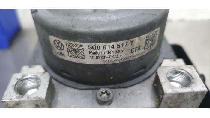 Begagnade ABS-pump Volkswagen Golf VII Variant (AUVV) 1.6 TDI 16V Pris € 95,00 Marginaltabell erbjuds av De Witte Boerderij AutoMotive