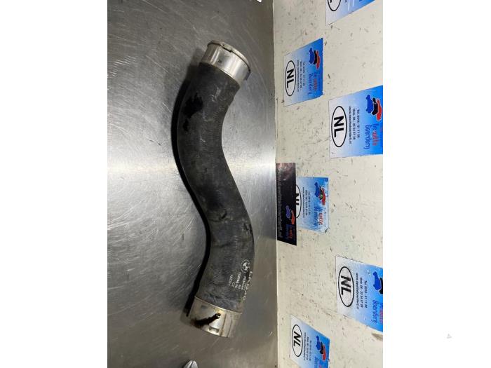 Usagé Tuyau intercooler BMW 1 serie (F20) 118i 1.5 TwinPower 12V Prix € 20,00 Règlement à la marge proposé par De Witte Boerderij AutoMotive