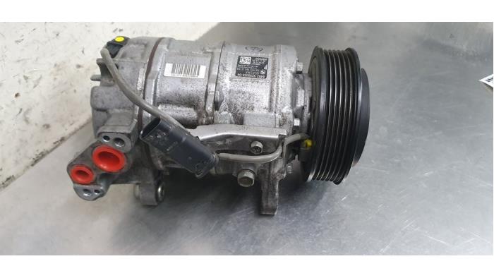 Air conditioning pump from a BMW 3 serie Touring (F31) 320d 2.0 16V 2017