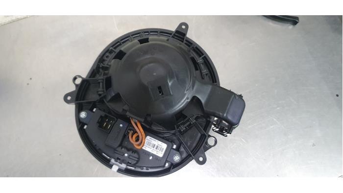 Motor de ventilador de calefactor de un BMW 1 serie (F20) 114i 1.6 16V 2015