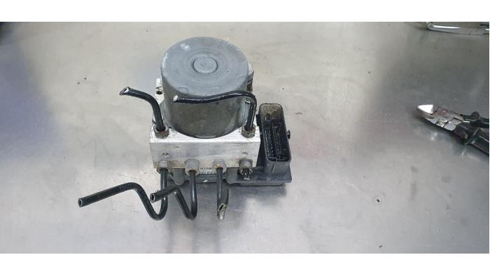 Begagnade ABS-pump Peugeot Partner Tepee (7A/B/C/D/E/F/G/J/P/S) 1.6 HDiF 90 16V Phase 1 Pris € 50,00 Marginaltabell erbjuds av De Witte Boerderij AutoMotive
