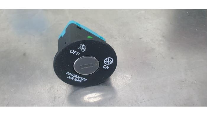 Airbag Schalter van een Kia Picanto (JA) 1.0 12V 2019