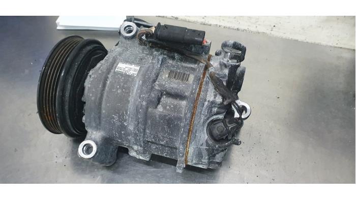 Air conditioning pump from a Mercedes-Benz A (W176) 1.6 A-180 16V 2014