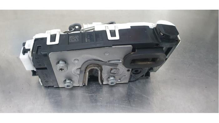 Sliding door lock mechanism, right from a Volkswagen Crafter 2.0 TDI 16V 2017