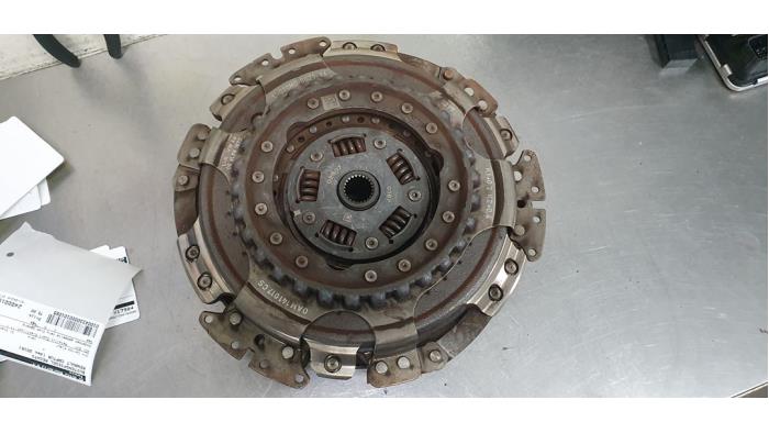 Clutch kit (complete) from a Volkswagen Golf VII (AUA) 1.4 TSI 16V 2014