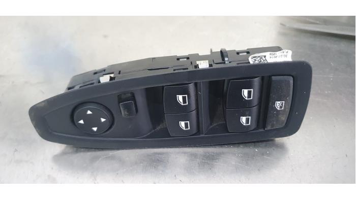 Electric window switch from a BMW 1 serie (F20) 114i 1.6 16V 2015