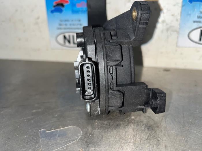Throttle pedal position sensor from a Renault Clio IV (5R) 1.5 dCi 90 FAP 2018