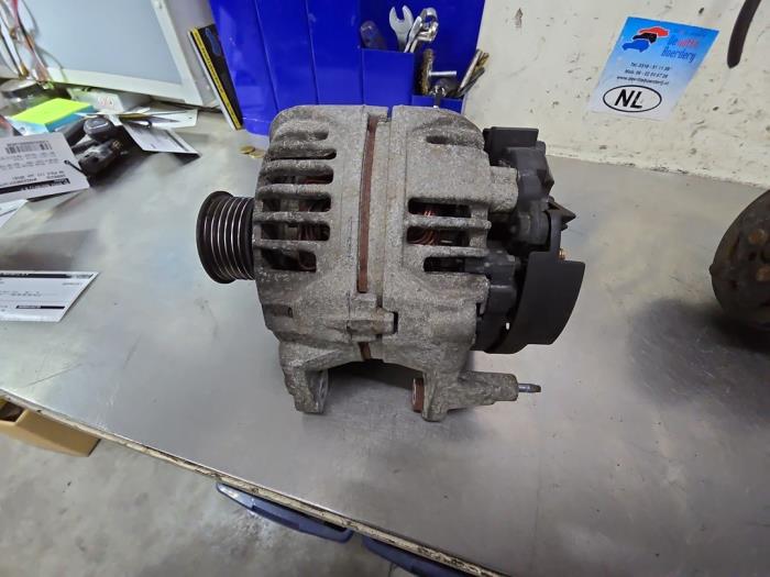 Dynamo from a Volkswagen Lupo (6X1) 1.4 16V 75 2000