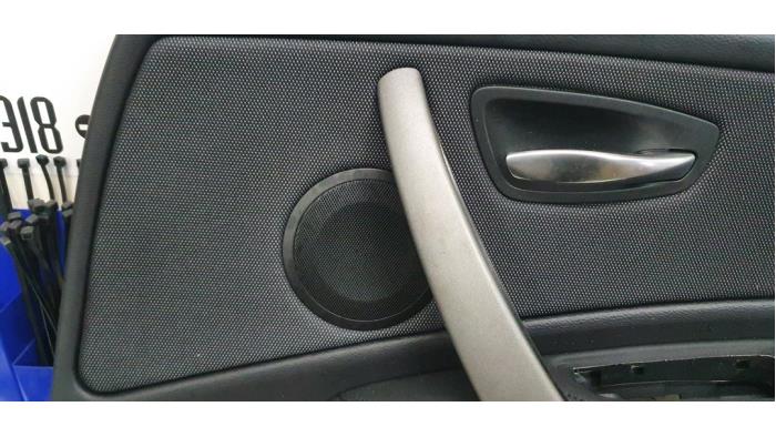 Front door trim 4-door, right from a BMW 1 serie (E87/87N) 118i 16V 2011