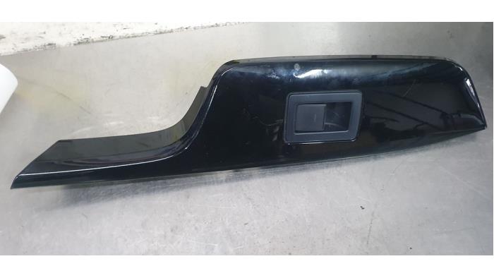 Usados Interruptor de ventanilla eléctrica Toyota C-HR (X1,X5) 2.0 16V Hybrid Precio € 15,00 Norma de margen ofrecido por De Witte Boerderij AutoMotive