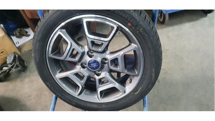 Wheel + tyre from a Ford EcoSport (JK8) 1.0 EcoBoost 12V 125 2015