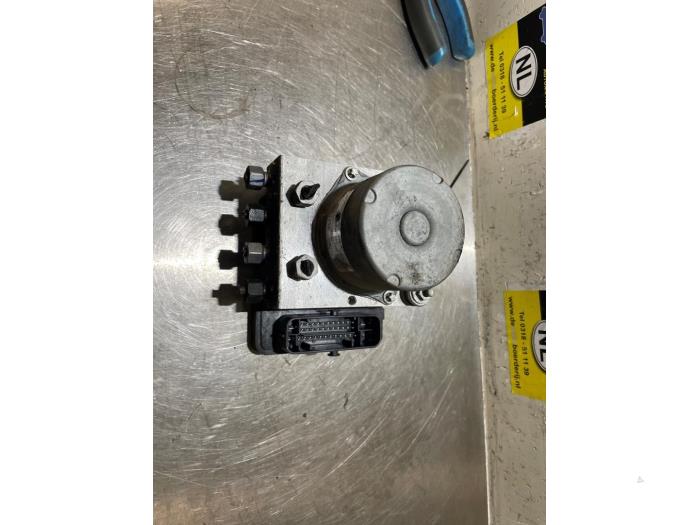 Usagé Pompe ABS Opel Karl 1.0 12V Prix € 29,95 Règlement à la marge proposé par De Witte Boerderij AutoMotive
