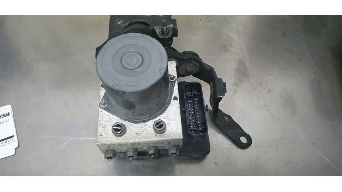 Begagnade ABS-pump Volkswagen Polo VI (AW1) 2.0 GTI Pris € 200,00 Marginaltabell erbjuds av De Witte Boerderij AutoMotive
