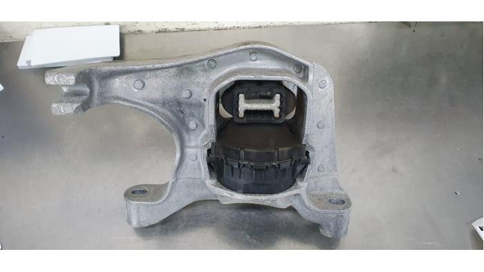 Used Engine mount Peugeot 308 SW (L4/L9/LC/LJ/LR) 1.2 12V e-THP PureTech 130 Price € 35,00 Margin scheme offered by De Witte Boerderij AutoMotive