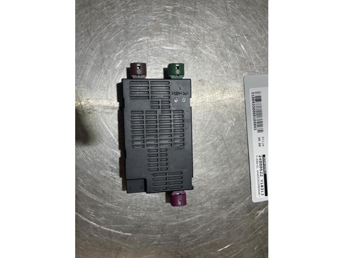 Używane Modul USB Volkswagen Passat Variant (3G5) 1.5 TSI 16V Cena € 20,00 Procedura marży oferowane przez De Witte Boerderij AutoMotive
