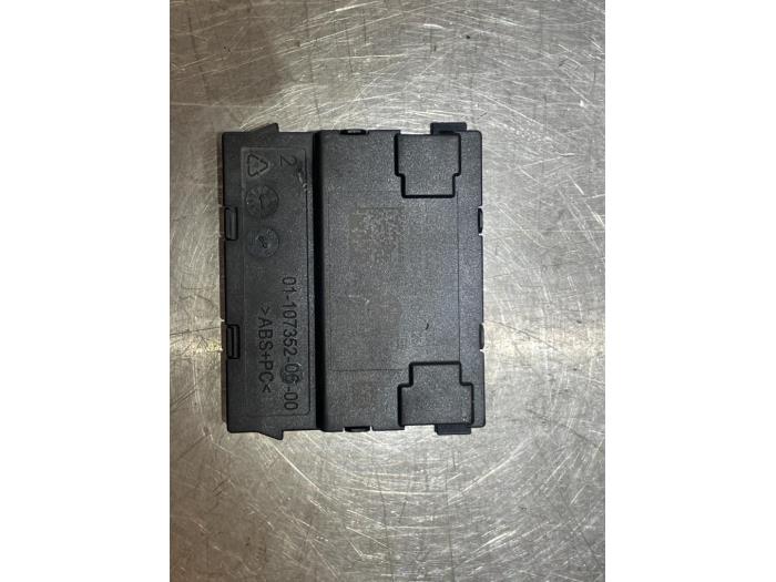 Używane Modul keyless vehicle Volkswagen Passat Variant (3G5) 1.5 TSI 16V Cena € 50,00 Procedura marży oferowane przez De Witte Boerderij AutoMotive