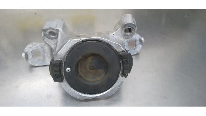 Used Engine mount Volvo C70 (MC) 2.4i 20V Price € 45,00 Margin scheme offered by De Witte Boerderij AutoMotive