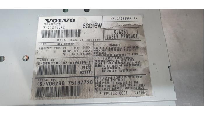 Używane Odtwarzacz CD Volvo C70 (MC) 2.4i 20V Cena € 50,00 Procedura marży oferowane przez De Witte Boerderij AutoMotive