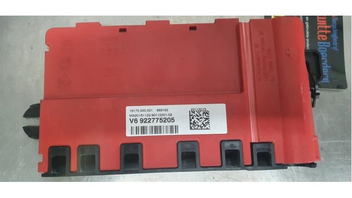 Gebrauchte Stromverteiler BMW 3 serie (F30) 320d 2.0 16V EfficientDynamicsEdition Preis € 15,00 Margenregelung angeboten von De Witte Boerderij AutoMotive