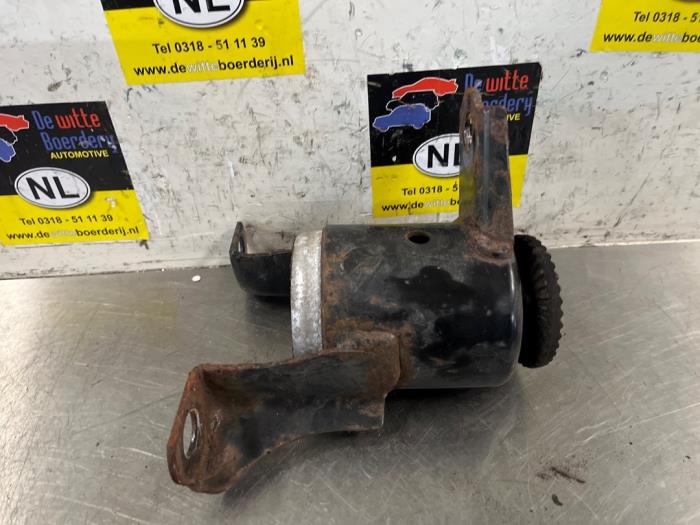 Used Engine mount Ford B-Max (JK8) 1.0 EcoBoost 12V 125 Price € 15,00 Margin scheme offered by De Witte Boerderij AutoMotive