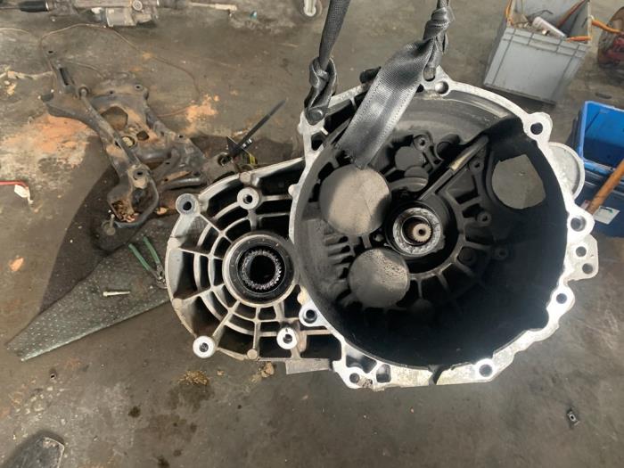 Gebrauchte Getriebe Volkswagen Golf VII (AUA) 2.0 R 4Motion 16V Preis € 750,00 Margenregelung angeboten von De Witte Boerderij AutoMotive