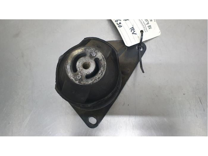 Engine mount from a Volkswagen Polo III (6N1) 1.9 D 1997