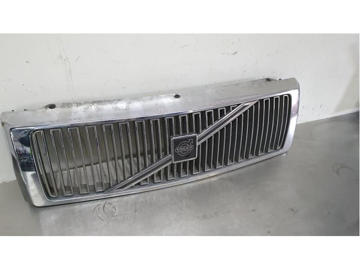 Używane Grill Volvo 4-Serie Cena € 25,00 Procedura marży oferowane przez De Witte Boerderij AutoMotive