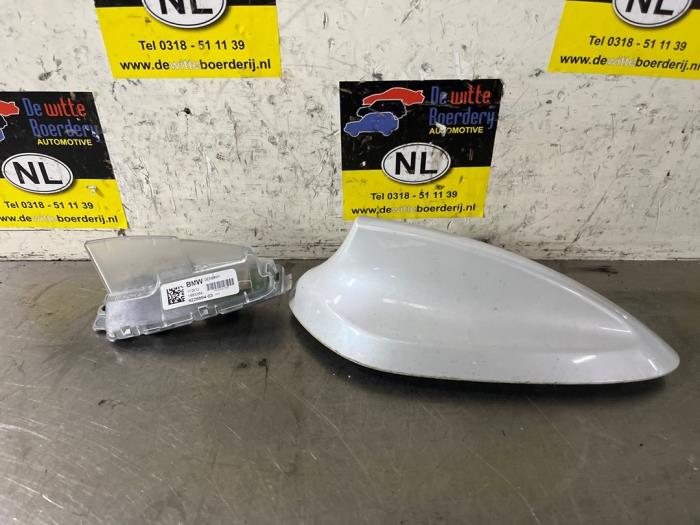 Używane Antena GPS BMW 1 serie (F21) 116i 1.6 16V Cena € 20,00 Procedura marży oferowane przez De Witte Boerderij AutoMotive