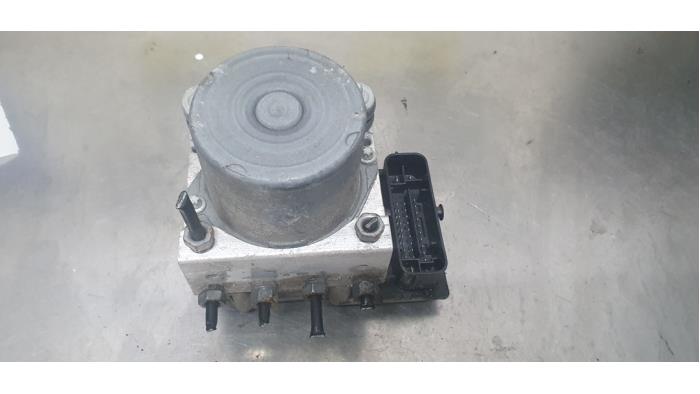 Usagé Bloc ABS Peugeot Partner (GC/GF/GG/GJ/GK) 1.6 HDI 90 16V Prix € 100,00 Règlement à la marge proposé par De Witte Boerderij AutoMotive