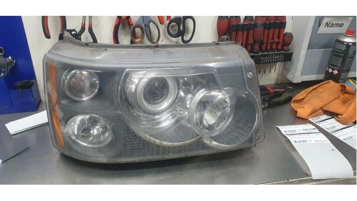 Używane Reflektor prawy Landrover Range Rover Sport (LS) 3.6 TDV8 32V Cena € 350,00 Procedura marży oferowane przez De Witte Boerderij AutoMotive
