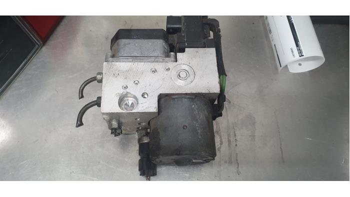 Begagnade ABS-pump Opel Zafira (F75) 1.8 16V Pris € 125,00 Marginaltabell erbjuds av De Witte Boerderij AutoMotive