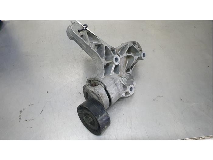 Usados Rodillo tensor correa múltiple Volkswagen Golf V (1K1) 1.6 FSI 16V Precio € 15,00 Norma de margen ofrecido por De Witte Boerderij AutoMotive