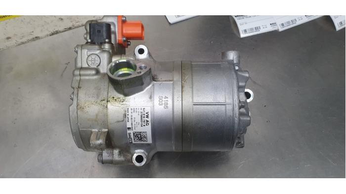 Usagé Compresseur de clim Porsche Taycan (Y1A) 4S Performance Prix € 605,00 Prix TTC proposé par De Witte Boerderij AutoMotive