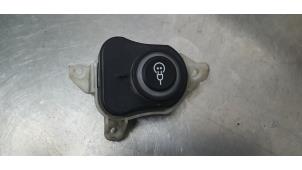 Usagé Commutateur (divers) Porsche Taycan (Y1A) 4S Performance Prix € 35,00 Règlement à la marge proposé par De Witte Boerderij AutoMotive