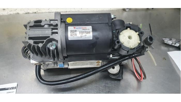 Begagnade Luftpump (fjädring) Mercedes S (W220) 5.0 S-500 V8 24V Pris € 495,00 Marginaltabell erbjuds av De Witte Boerderij AutoMotive