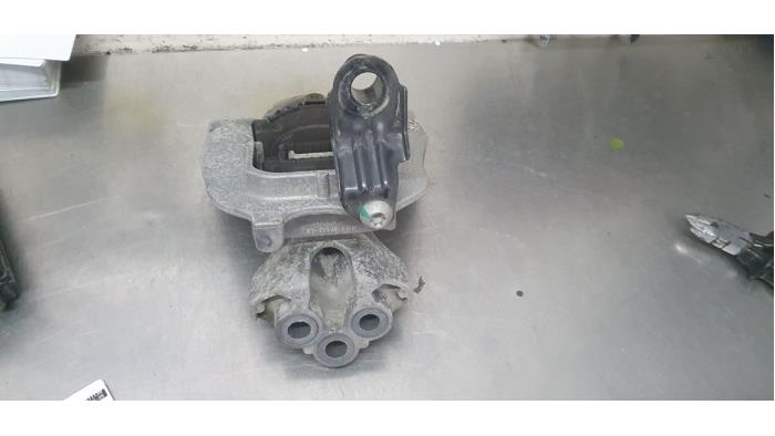 Used Engine mount Ford Fiesta 7 1.5 TDCi 85 Price € 35,00 Margin scheme offered by De Witte Boerderij AutoMotive