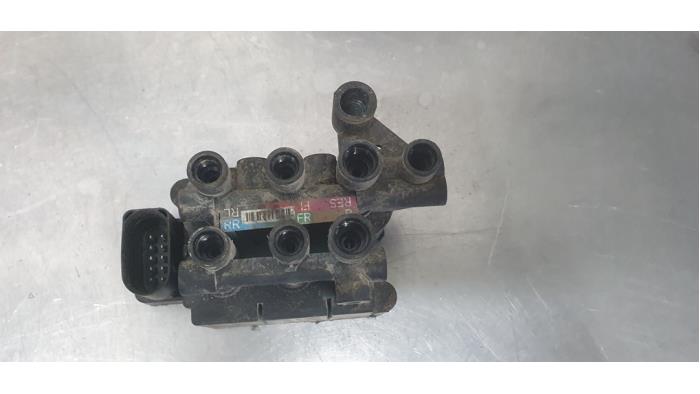 Ventilblock hydraulisch Porsche Taycan (Y1A), 2019 4S Performance, Limousine, 4-tr, Elektrisch, 420kW (571pk), 4x4, EBFA; EBG, 2019-05 / 2023-12, JB22 (Gebraucht)