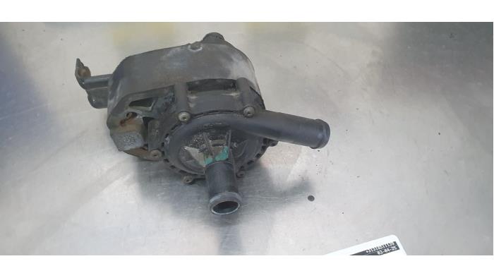 Begagnade Extra vattenpump Tesla Model S 90D Pris € 50,00 Marginaltabell erbjuds av De Witte Boerderij AutoMotive