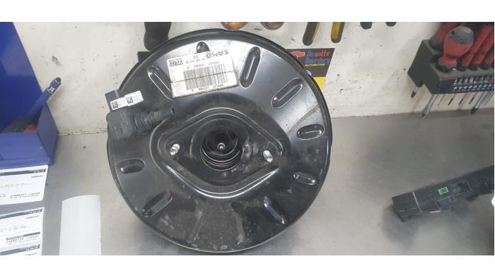 Usados Servofreno Peugeot 208 II (UB/UH/UP) 1.2 Vti 12V PureTech 130 Precio € 50,00 Norma de margen ofrecido por De Witte Boerderij AutoMotive