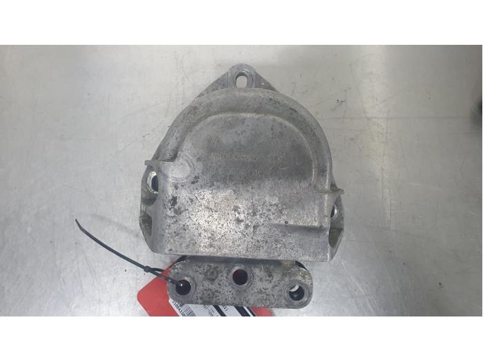 Engine mount from a Volkswagen Polo III (6N2) 1.4 TDI 2001