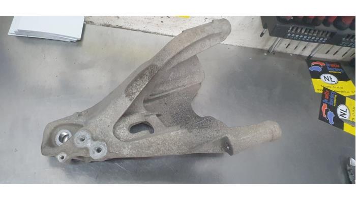 Used Engine mount Volkswagen Transporter T6 2.0 TDI 150 Price € 15,00 Margin scheme offered by De Witte Boerderij AutoMotive