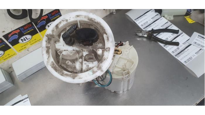 Usagé Pompe d'injection Audi A4 (B8) 2.0 TFSI 16V Prix € 25,00 Règlement à la marge proposé par De Witte Boerderij AutoMotive