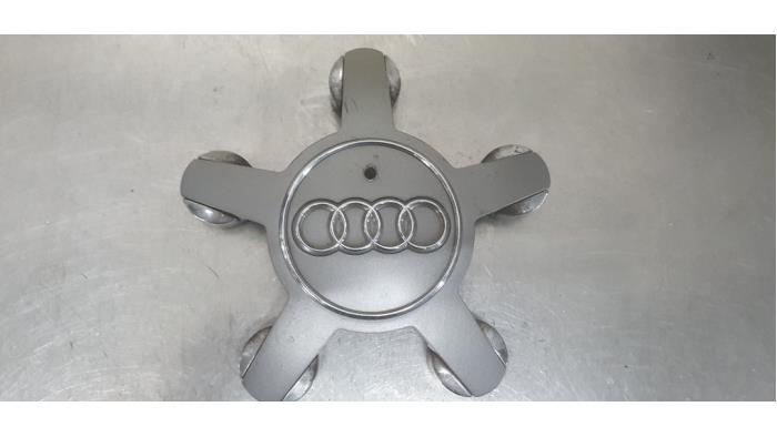 Gebrauchte Radkappe Audi A4 (B8) 2.0 TFSI 16V Preis € 10,00 Margenregelung angeboten von De Witte Boerderij AutoMotive