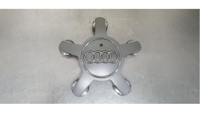 Gebrauchte Radkappe Audi A4 (B8) 2.0 TFSI 16V Preis € 10,00 Margenregelung angeboten von De Witte Boerderij AutoMotive