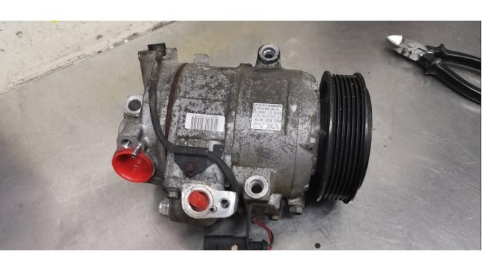 Usagé Compresseur de clim Volkswagen Fox (5Z) 1.2 Prix € 25,00 Règlement à la marge proposé par De Witte Boerderij AutoMotive