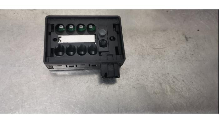 Begagnade Regnsensor Landrover Range Rover Sport (LS) 3.6 TDV8 32V Pris € 35,00 Marginaltabell erbjuds av De Witte Boerderij AutoMotive