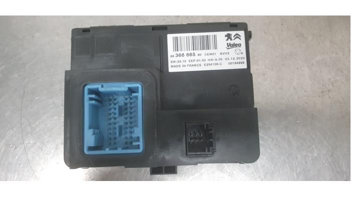 Used Cooling computer Opel Crossland (X) 1.2 Turbo 12V Price € 20,00 Margin scheme offered by De Witte Boerderij AutoMotive