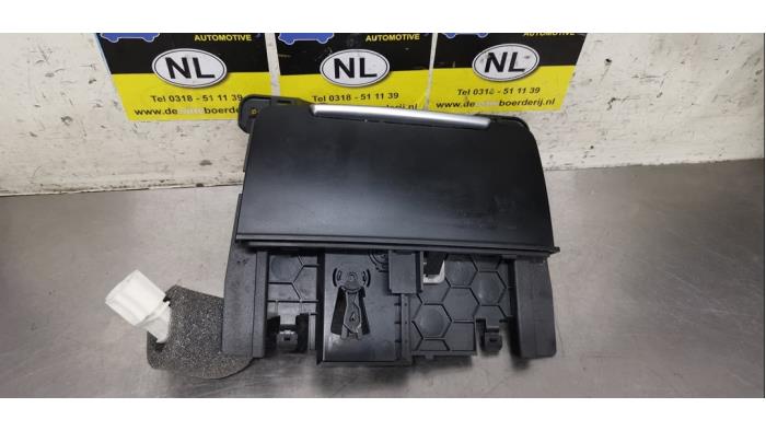 Begagnade Askkopp, fram Audi A4 Avant (B8) 2.0 TDI 16V Pris € 15,00 Marginaltabell erbjuds av De Witte Boerderij AutoMotive