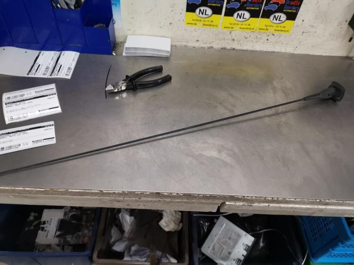 Używane Antena Renault Trafic (1FL/2FL/3FL/4FL) 1.6 dCi Twin Turbo Cena € 15,00 Procedura marży oferowane przez De Witte Boerderij AutoMotive